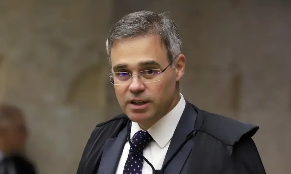 André Mendonça rejeita ação contra reajuste do Bolsa Família