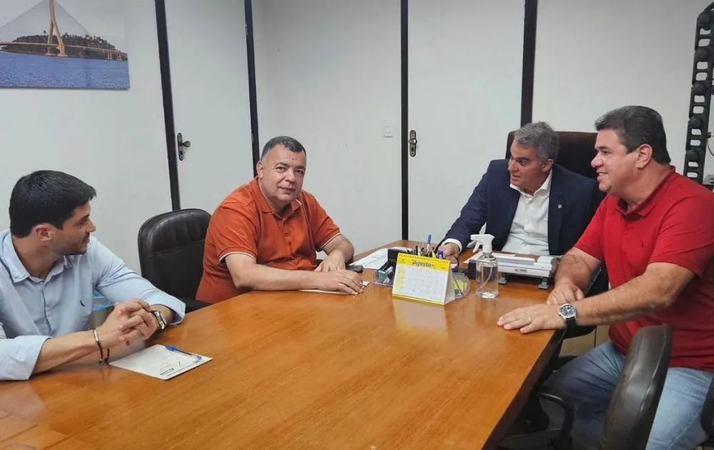 Deputado Marquinho Viana discute investimentos em pavimentação asfáltica com o secretário de Infraestrutura da Bahia