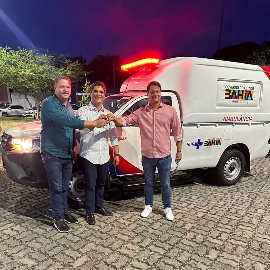 Deputado Vitor Bonfim entrega ambulância 0km para o município de Itaquara