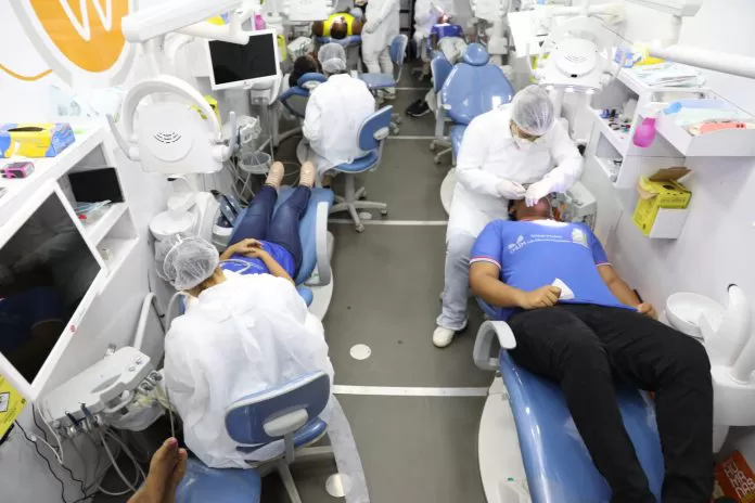 Odontomóvel atende estudantes da rede estadual em Brumado