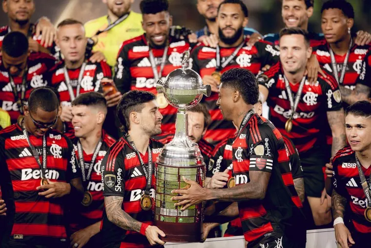 Flamengo vence Palmeiras e vira 1º brasileiro tetra da Libertadores
