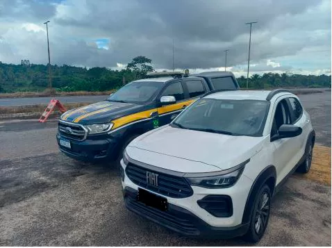 Homem recebe carro furtado como pagamento de dívida e acaba na delegacia