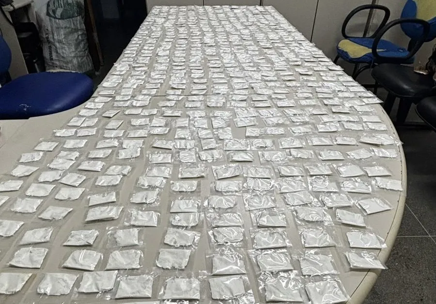 CIPRv/Brumado apreende 776 papelotes de cocaína durante abordagem em Urandi