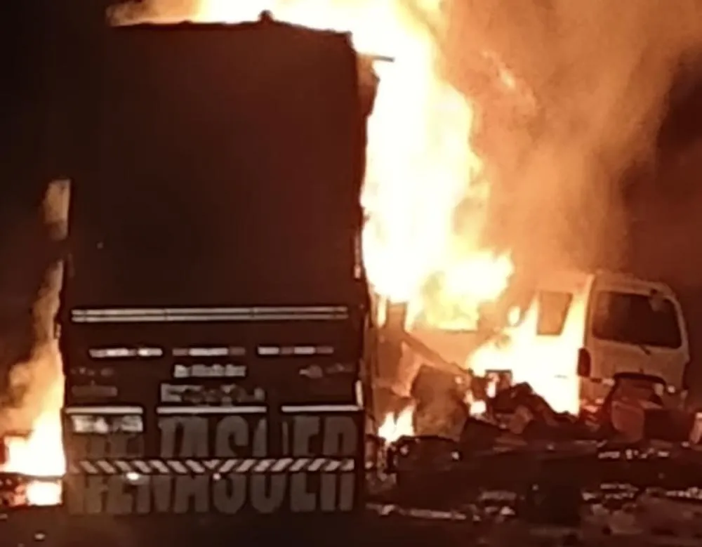 Colisão seguida de incêndio provoca duas mortes na Serra dos Pombos, em Anagé