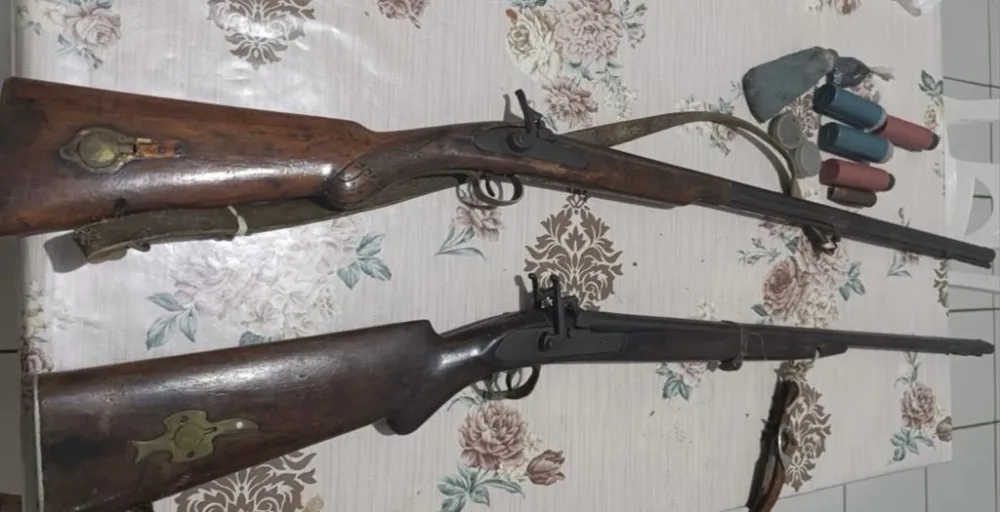 Polícia Militar apreende armas após ocorrência de violência doméstica em Cordeiros