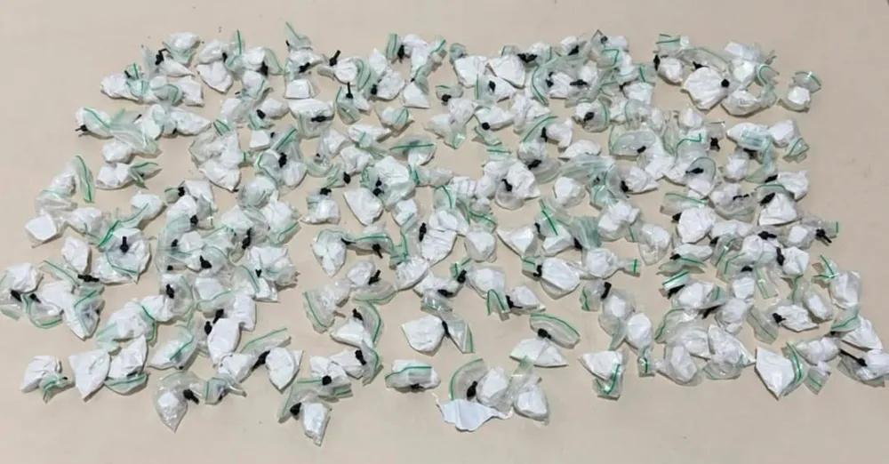 Polícia Militar apreende 172 porções de cocaína em Vitória da Conquista