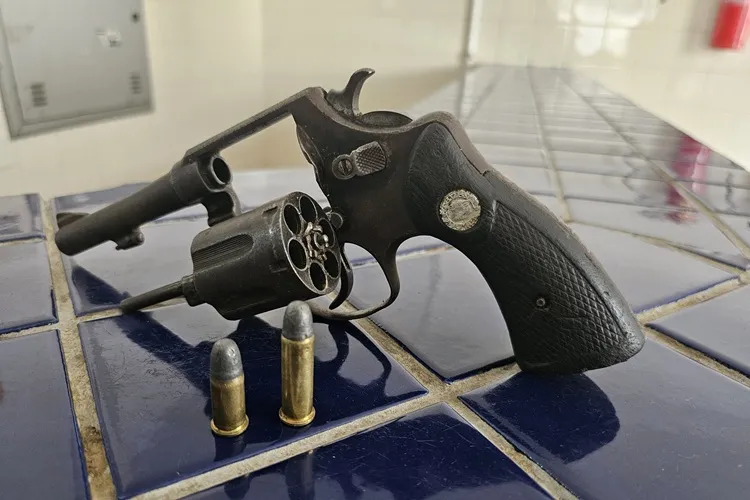 Tentativa de roubo no centro comercial de Brumado termina com apreensão de arma e prisão de suspeito