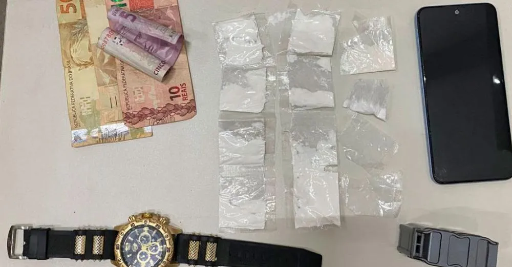 Homem é preso por tráfico de drogas em Macaúbas na madrugada desta quarta-feira