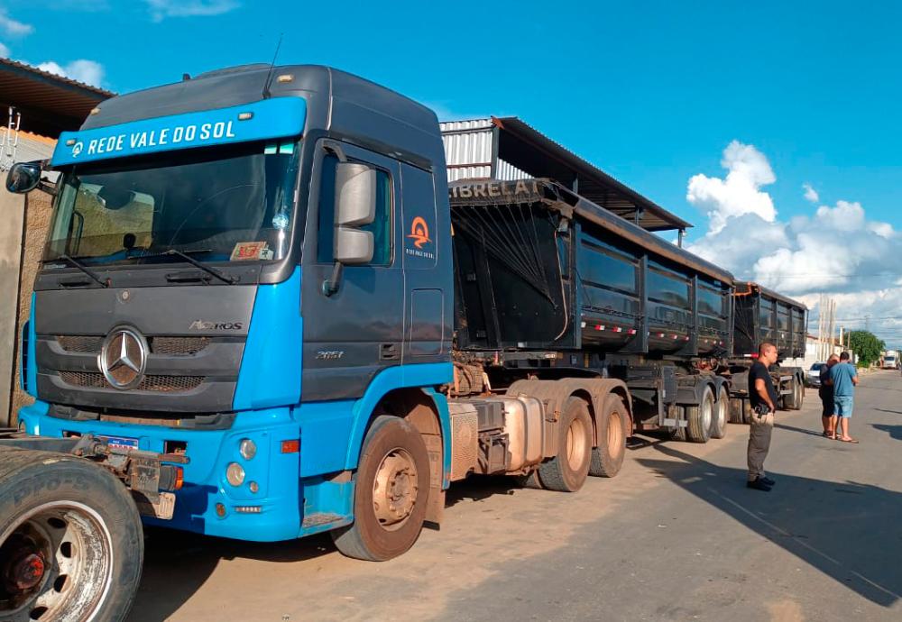 Carreta roubada em Tanquinho é recuperada pela Polícia Civil em Vitória da Conquista