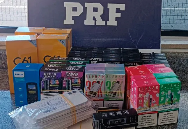 PRF apreende cigarros eletrônicos e aparelhos celulares em ônibus na BR-116, em Jequié
