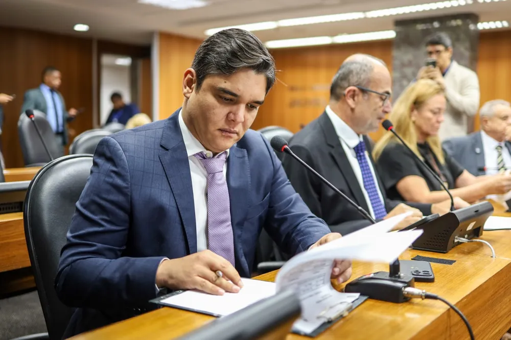 Deputado Vitor Bonfim destaca atuação na Comissão de Constituição e Justiça da ALBA
