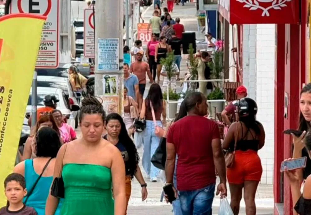 Compras de Natal movimentam o comércio de Brumado na reta final do ano