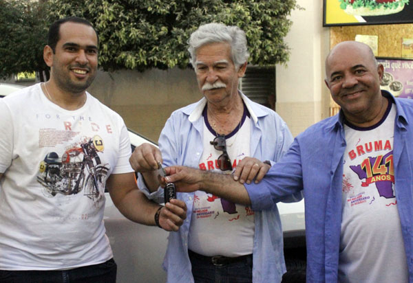 Brumado: deputado federal Erivelton Santana entrega veículo para área da saúde