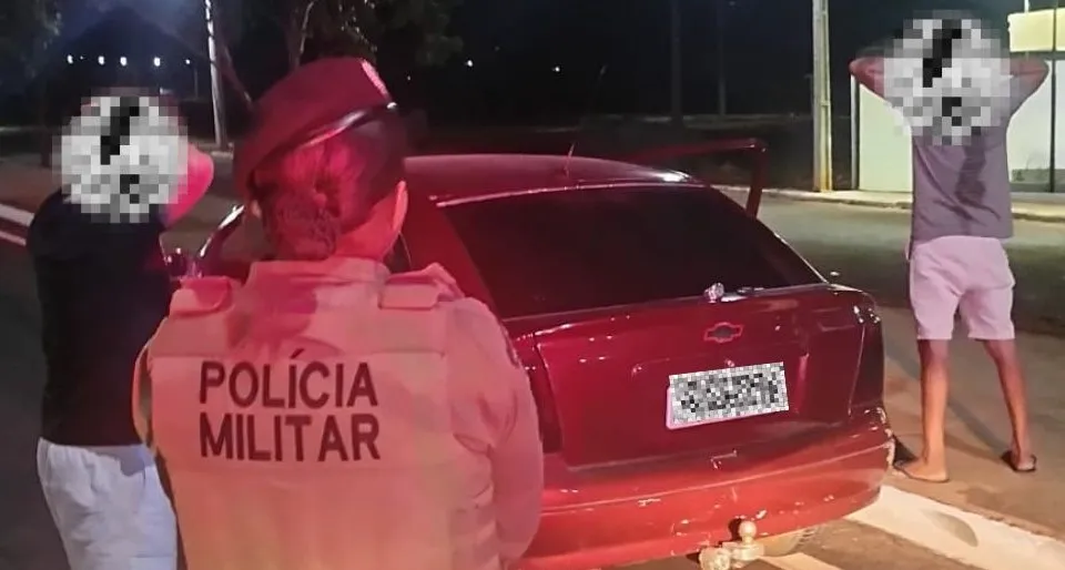 Polícia Militar apreende veículo após manobras perigosas em avenida de Macaúbas