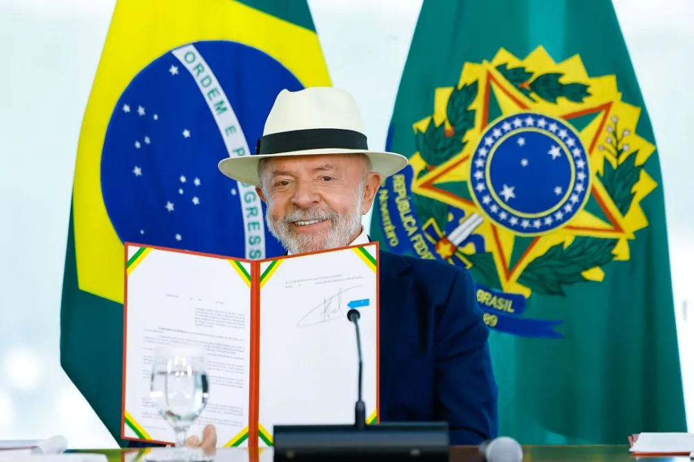 Lula promulga o acordo Mercosul-União Europeia: Brasil competitivo e fé no multilateralismo