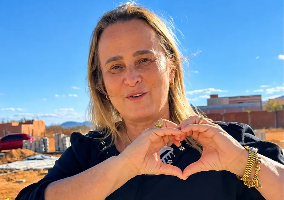 Prefeita Joanina Sampaio acompanha avanço das obras na Praça da Jurema, em Livramento