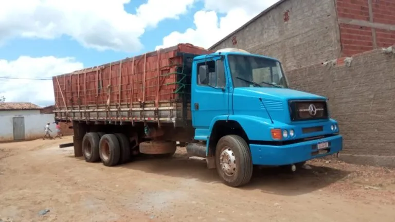 Caminhão Mercedes-Benz é roubado em assalto violento na BA-026 entre Maracás e Iramaia