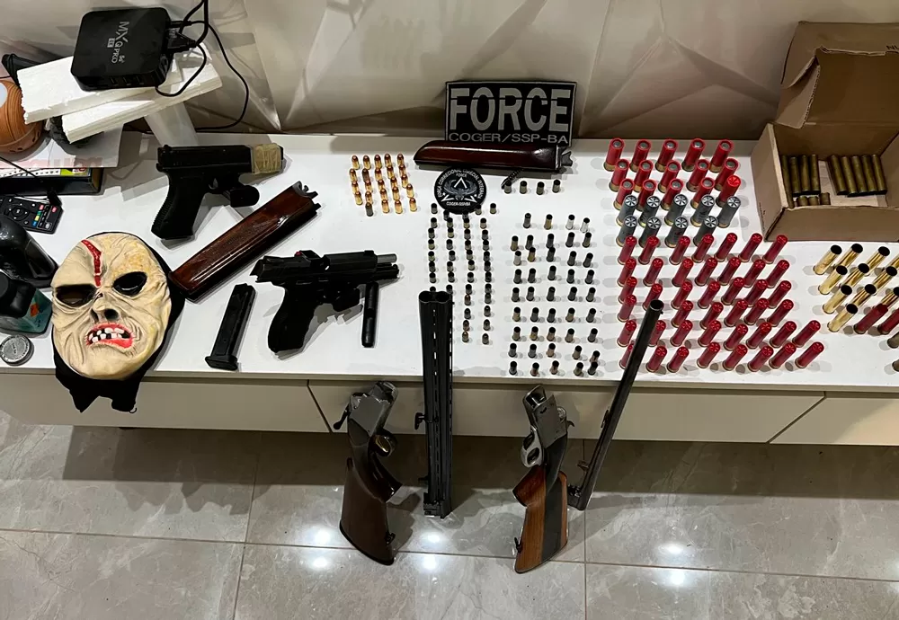 Três policiais são presos investigados por participação em grupo de extermínio