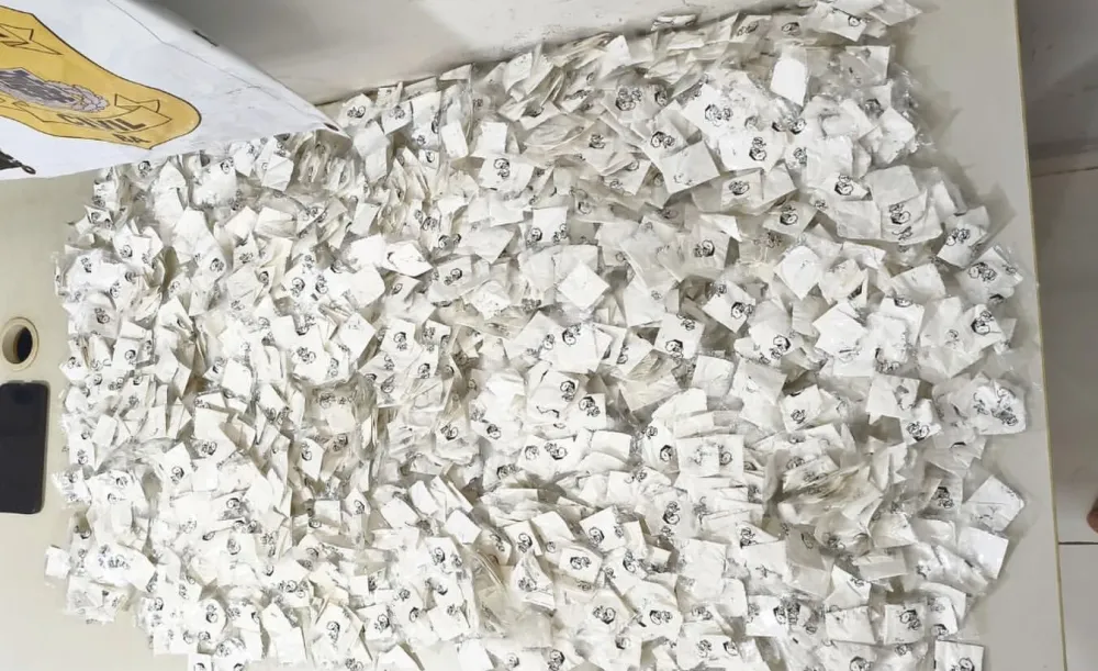 Homem é detido com 3 mil papelotes de cocaína durante abordagem em Bom Jesus da Lapa
