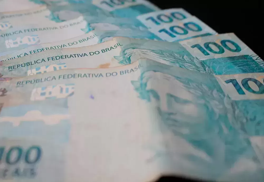 Senado aprova isenção de IR para quem ganha até dois salários mínimos