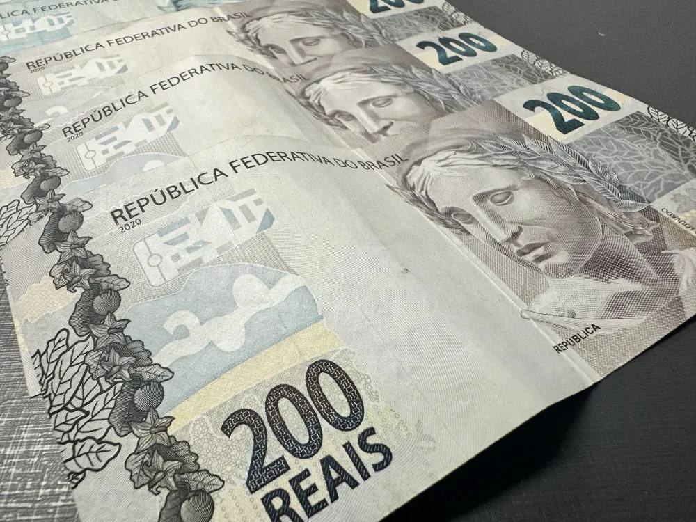 Pagamento do 13º é antecipado e trabalhadores recebem primeira parcela nesta sexta (28)