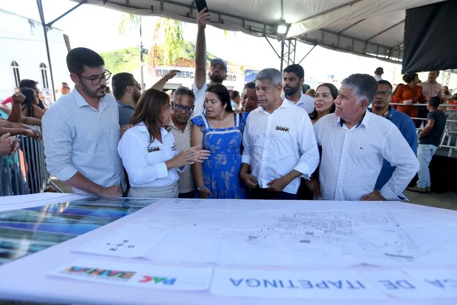 Caatiba recebe pavimentação, reforma de estádio e autorizações para obras nas áreas de saúde, educação, esporte e infraestrutura