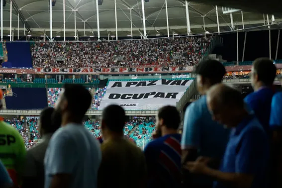 Torcidas do Bahia e São Paulo na Fonte Nova abraçam a campanha Cadeiras Vazias