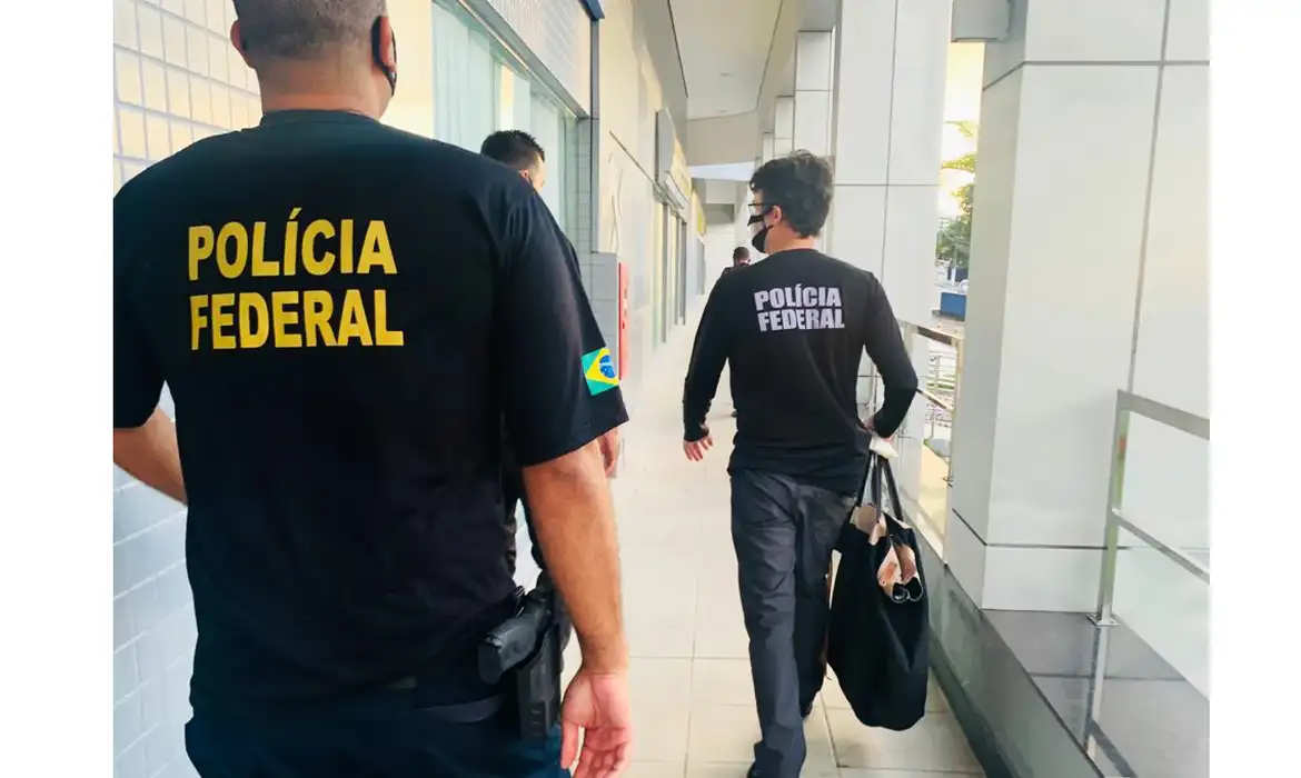 Oito pessoas estão foragidas após megaoperação da Polícia Federal