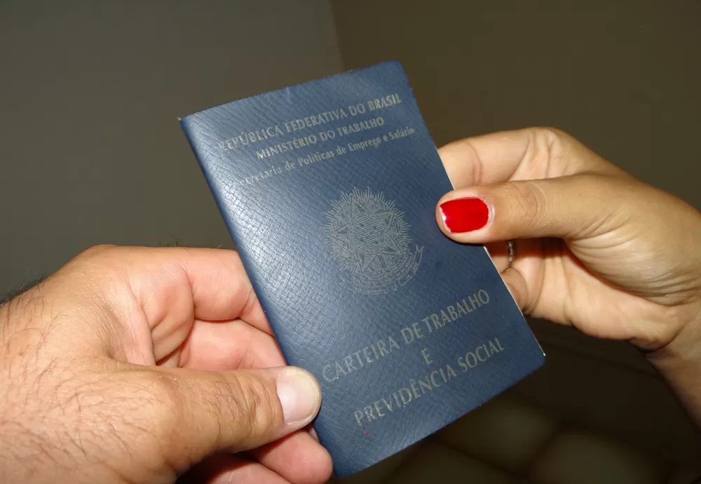 Desemprego recua 8,3% no trimestre encerrado em maio, diz IBGE