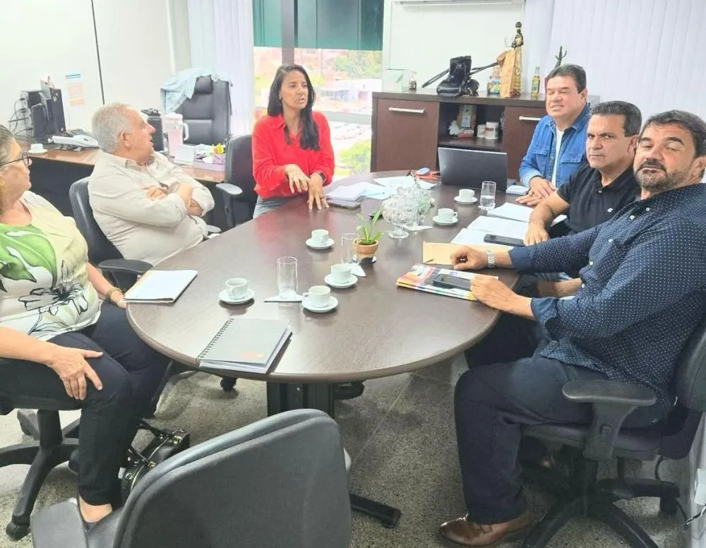 Deputado Marquinho Viana participa do ato de assinatura de convênio para reforma do mercado municipal de Presidente Jânio Quadros