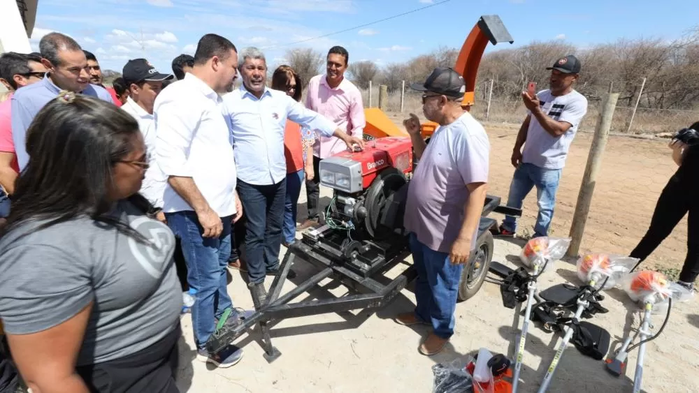 Governo realiza entregas para produtores de ovinos e caprinos de Oliveira dos Brejinhos