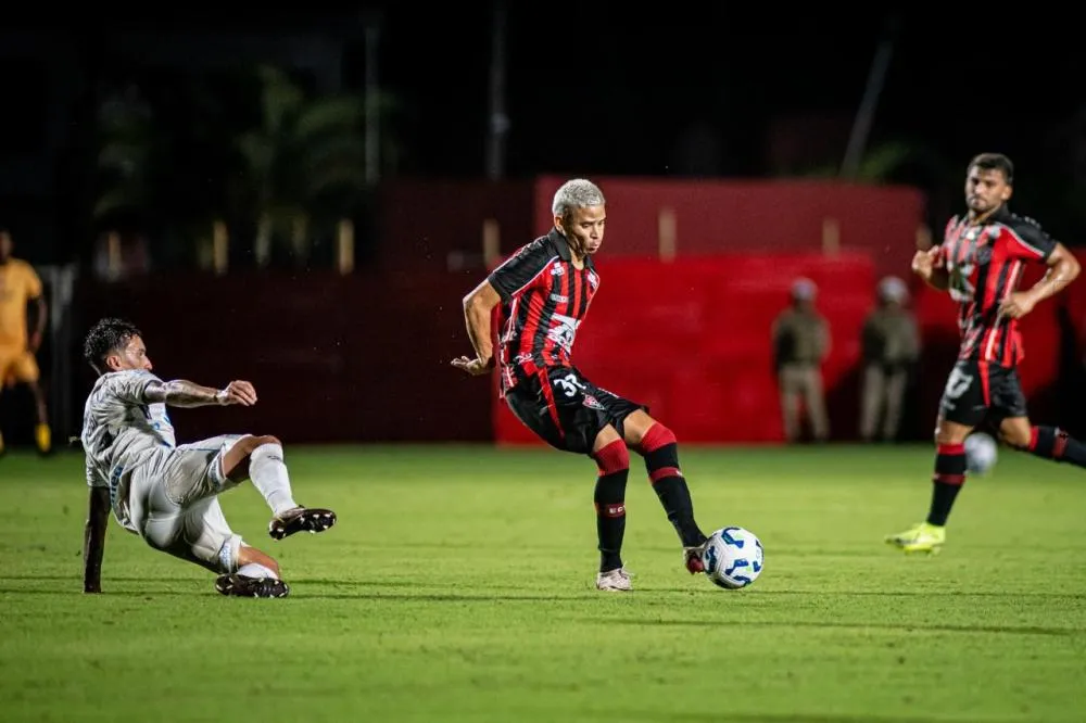 Vitória fica no empate com o Grêmio no Barradão 