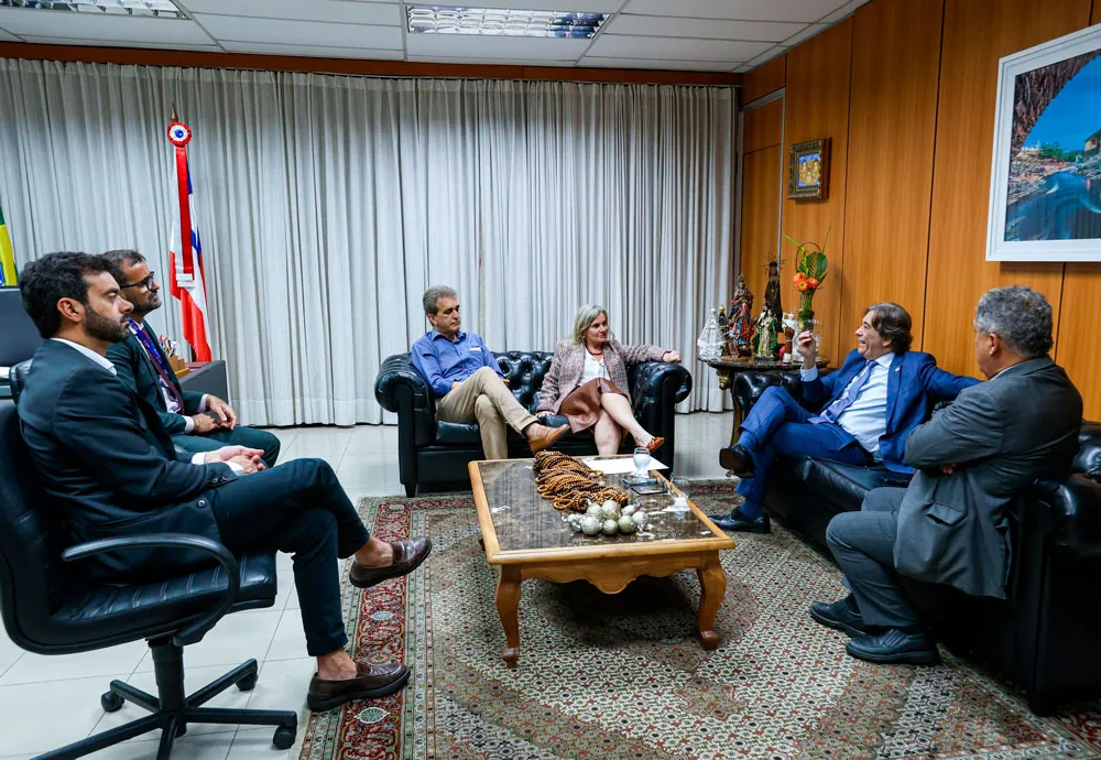 Presidente Ivana Bastos recebe o desembargador Geder Gomes e deputados para tratar do PL que cria a Política Estadual de Alternativas Penais