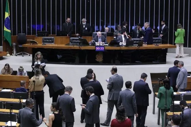 Câmara dos Deputados aprova projeto que regulamenta produção de clones de animais