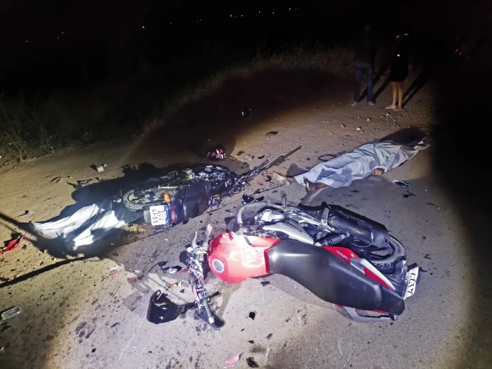 Acidente frontal entre motos termina com duas vítimas fatais na BR-030