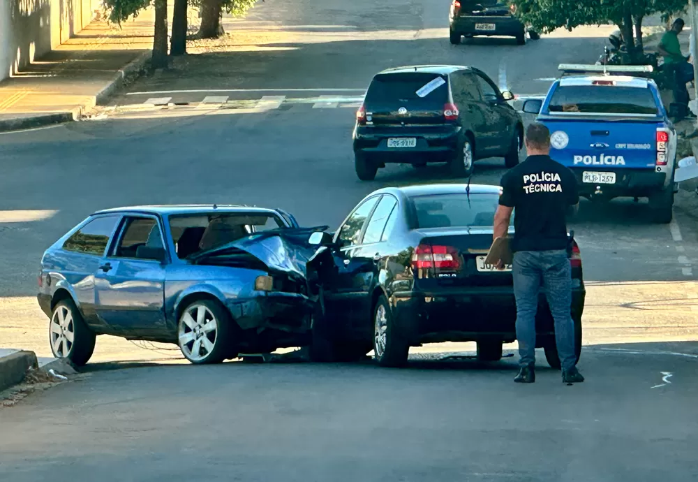 Colisão frontal deixa homem ferido no Bairro São José em Brumado