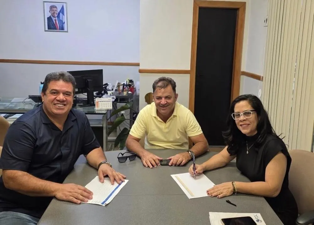 Marquinho Viana e prefeito Gerson Martins se reúnem na Conder para discutir construção de praça em Rio do Antônio