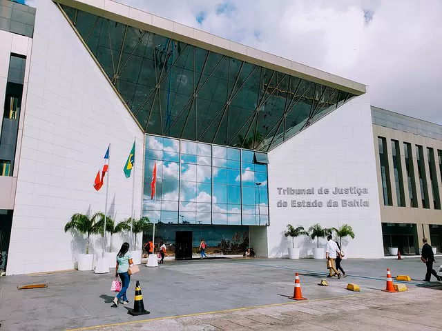 Desembargador do TJ-BA é afastado após conceder prisão domiciliar a chefe de organização criminosa