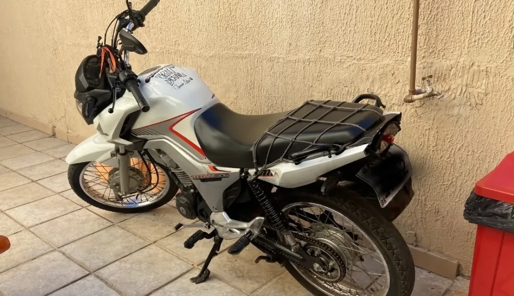 Polícia Militar retira de circulação motocicleta com descarga adulterada durante fiscalização em Brumado