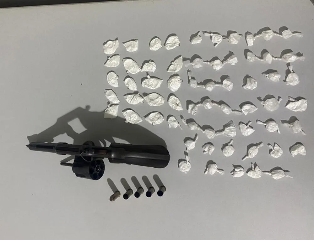 Indivíduo troca tiros com a PM em Livramento, é atingido e morre após confronto