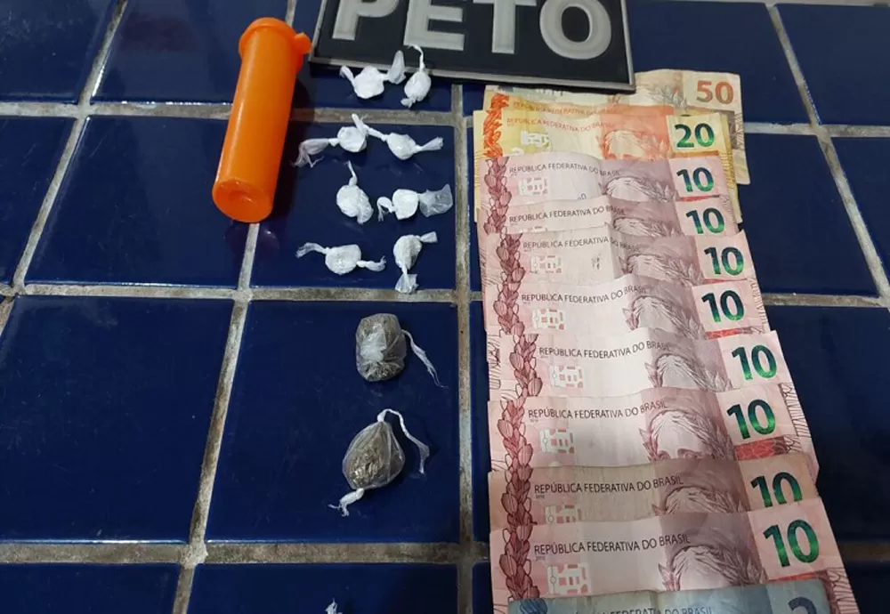 Combate ao tráfico: Homem é preso e dois adolescentes apreendidos por porte de drogas em Brumado