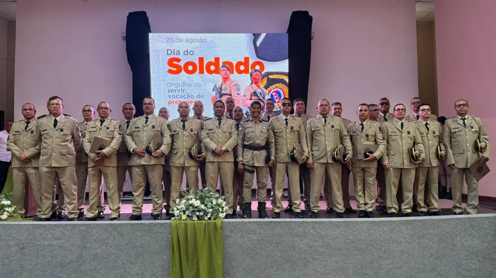 Policiais do 17º BPM de Guanambi são homenageados por anos de dedicação à PM