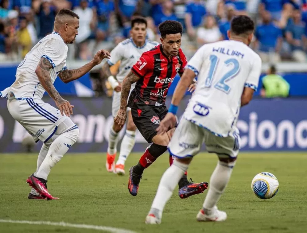 Vitória perde para o Cruzeiro por 3x1 no Mineirão