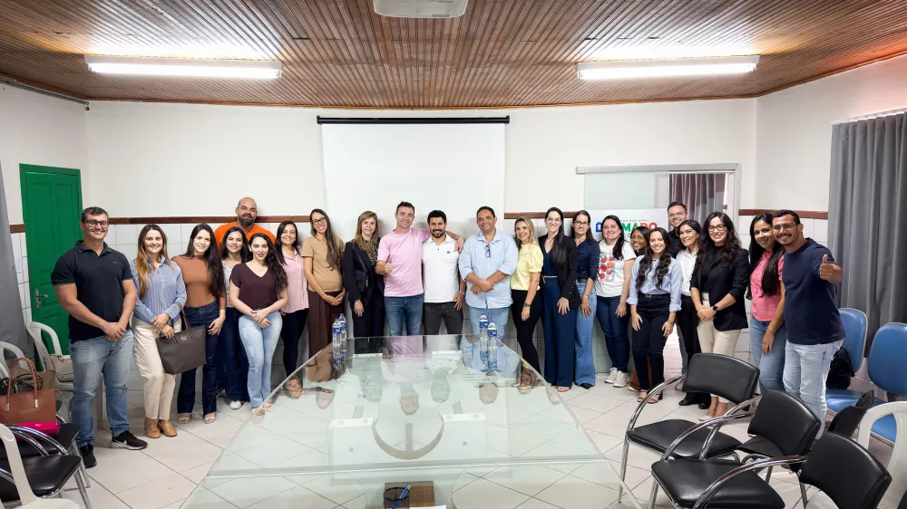 Prefeito Fabrício Abrantes reúne equipe da Atenção Básica para fortalecer os serviços de saúde em Brumado