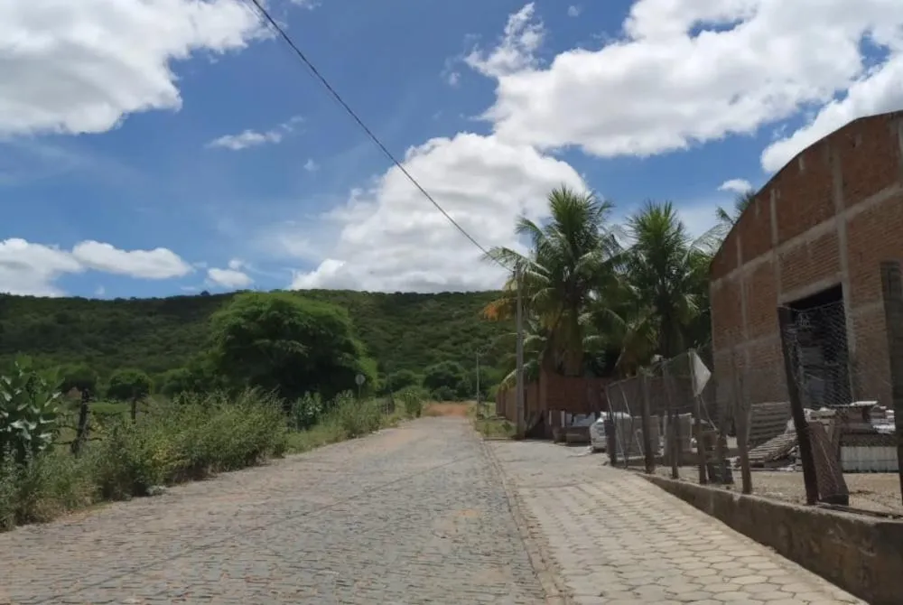 Ivana Bastos viabiliza extensão da rede elétrica na localidade Pé do Morro, em Botuporã