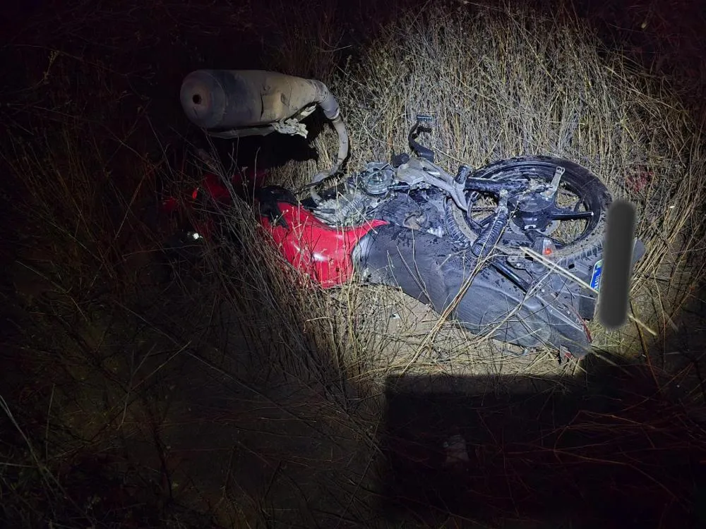 Brumado: Colisão frontal entre carro e moto deixa uma vítima fatal e outra gravemente ferida na BA-262