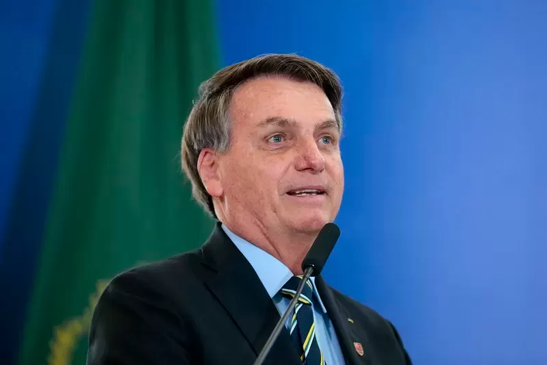 TSE multa Bolsonaro por impulsionamento ilegal contra campanha de Lula