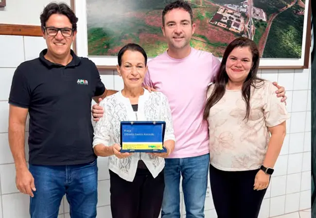 Prefeito Fabrício Abrantes assina decreto e nova praça de Brumado receberá nome de Gilberto Santos Azevedo