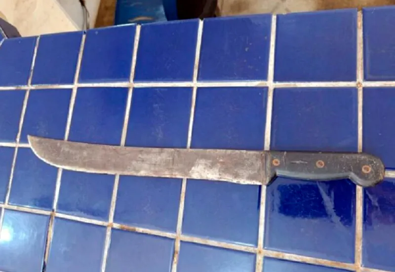 Homem é conduzido à delegacia após ameaçar o próprio pai com facão na zona rural de Brumado