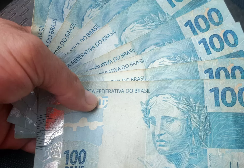 Caixa libera abono salarial para nascidos em maio e junho